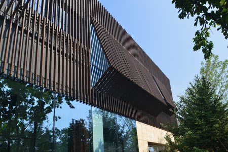 Beijing Changyang Vanke used 15000 square meters dassoXTR in siding and grating. Finished in 2014.
